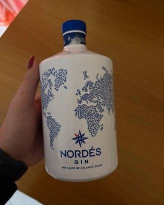 Bottiglia vuota gin nordes