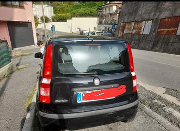 Panda benzina nera