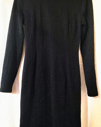 Vestito nero elegante elasticizzato manica lunga