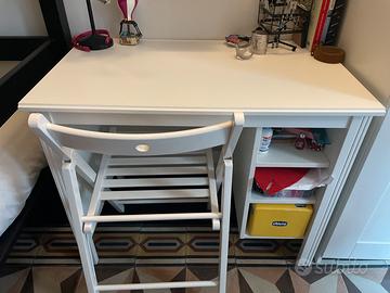Scrivania in legno bianco Ikea
