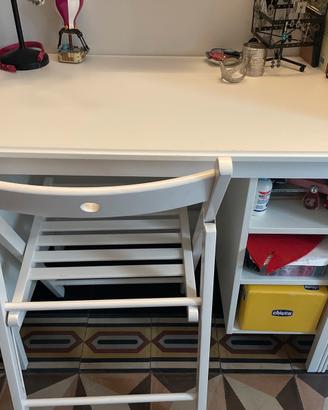 Scrivania in legno bianco Ikea