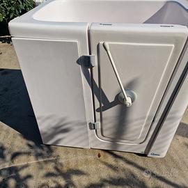 Vasca con sportello per anziani/disabili