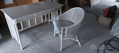 Scrivania 3 cassetti con sedia annessa e cuscino