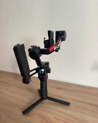 DJI RS 4 Combo, completo di accessori e custodia