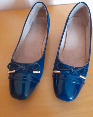 Scarpe eleganti blu con inserti di vernice n.37