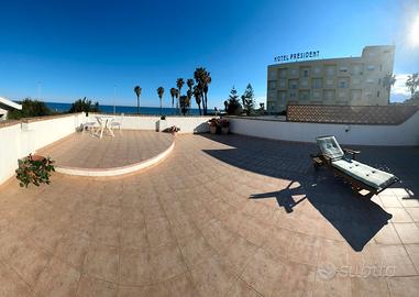 Lido di Noto, attico con terrazza vista mare