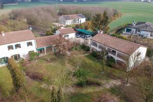 Villa di 1710 m² con più di 5 locali e box auto do