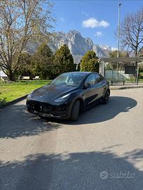 Tesla Model Y Long Range - dual motor AWD