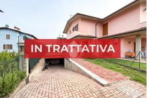 VILLA A SCHIERA D'ANGOLO A AZZANO MELLA