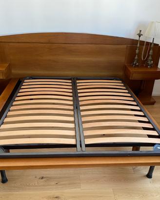 Letto matrimoniale base con 2 comodini e mobiletto