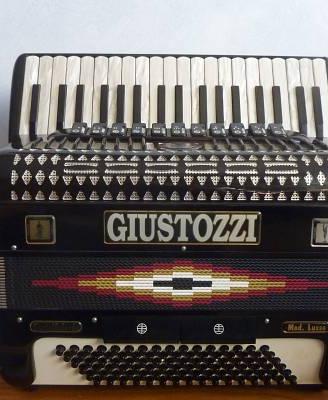 Fisarmonica Giustozzi 96 Bassi