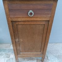 Comodino in legno