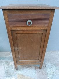 Comodino in legno