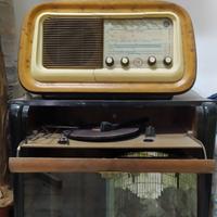 Radio e mobile con giradisci a scomparsa