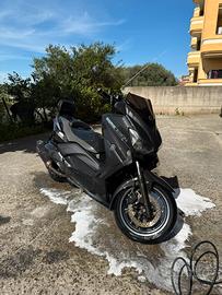 XMAX 400 MOMODESIGN