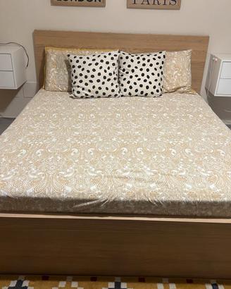 letto matrimoniale  come nuovo con materasso