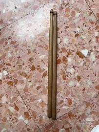 Bacchette legno per suonare la batteria