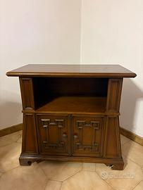 Mobile porta tv rettangolare con ante e ruote