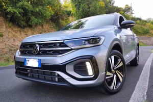 Volkswagen T-Roc R-LINE PLUS