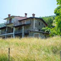 SOLUZIONE INDIPENDENTE CON TERRENO DI 25000 MQ