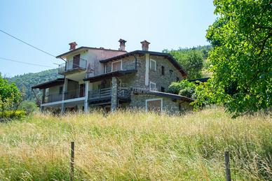 SOLUZIONE INDIPENDENTE CON TERRENO DI 25000 MQ