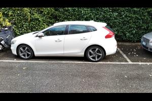 VOLVO V40 D2 R-DESIGN 1.6