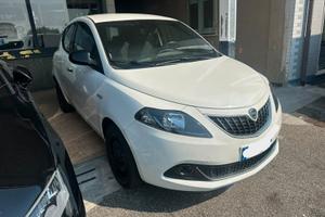 Lancia Ypsilon 1.0 FireFly 5 porte S&S Hybrid Albe