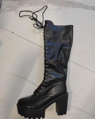 Stivali stringati con tacco n39