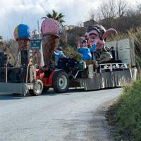 Carro allegorico dal tema (Un libro per sognare)