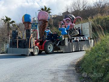 Carro allegorico dal tema (Un libro per sognare)