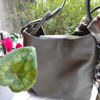 Borsa in cuoio a spalla verde militare