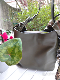 Borsa in cuoio a spalla verde militare