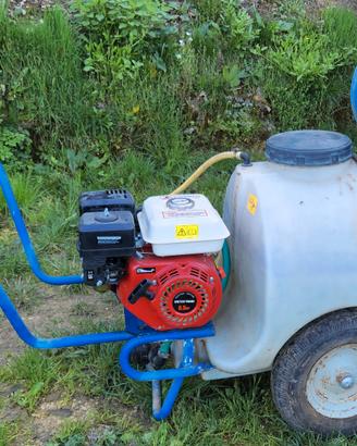 Motopompa per irrigazione semovente con ruote
