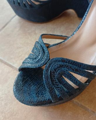 sandali con zeppa blu