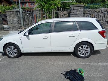 Stupenda Opel Astra benzina e GPL HI-TECH 16V 