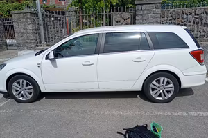 Stupenda Opel Astra benzina e GPL HI-TECH 16V 