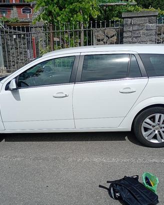Stupenda Opel Astra benzina e GPL HI-TECH 16V 