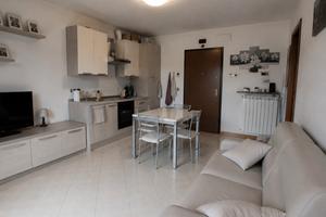 Bilocale arredato con balcone a Muggiò