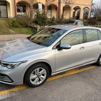 Volkswagen Golf 8 1.0 eTSI 110 CV