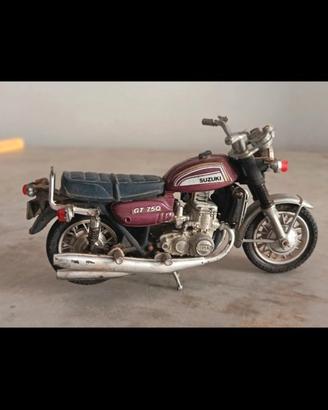 Modellino Polistil Suzuki 750