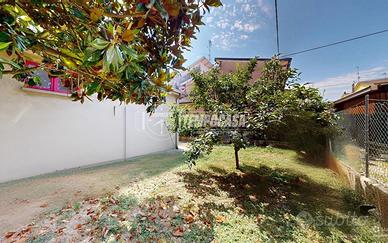 RIF: A021 Ampio appartamento con terrazzo, giardin
