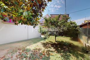RIF: A021 Ampio appartamento con terrazzo, giardin