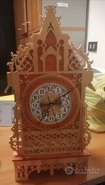 Orologio fatto a mano con traforo