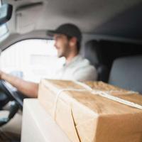 Ragazzo per consegne di cose o persone