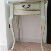 Tavolino stile vintage verde