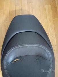 sella scooter Beverly 300 hpe 2021 marrone