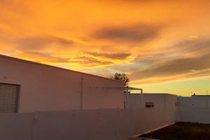 Villa singola garage laterale e giardini privati