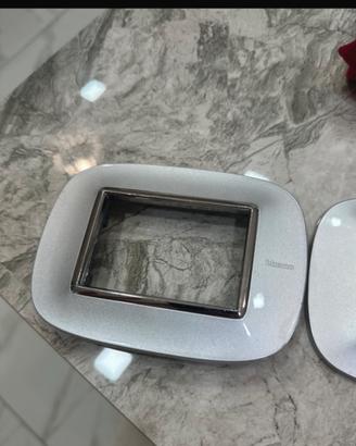 Placca bticino axolute grigio pz 50