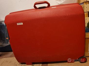 Valigia Samsonite rigida con ruote e maniglia