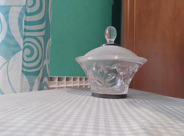 Vaso con coperchio in cristallo